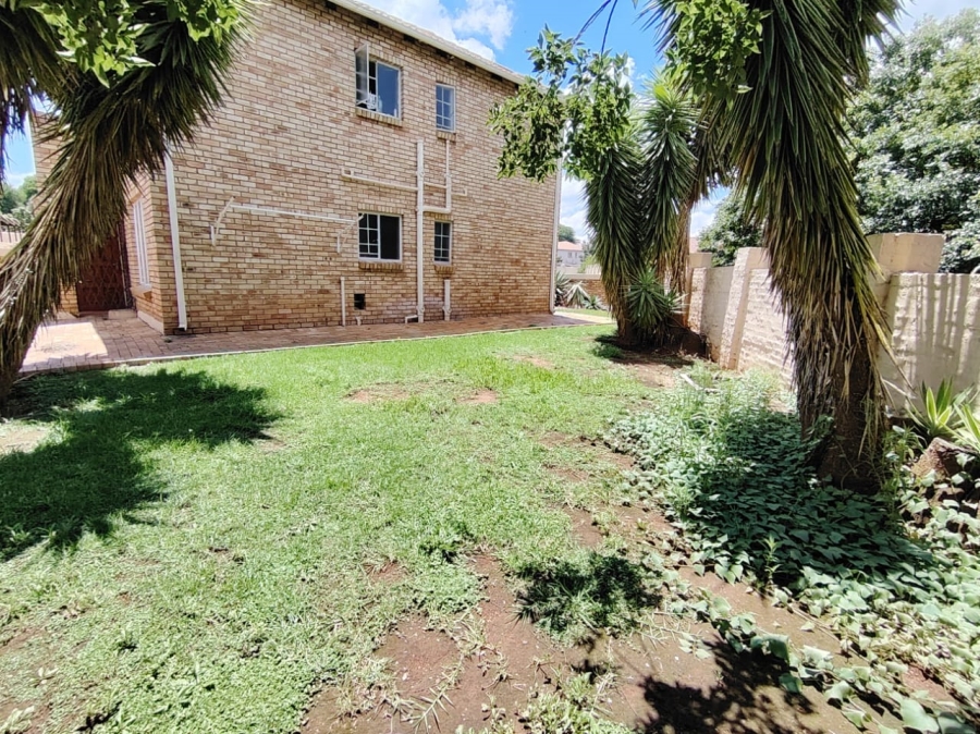 To Let 2 Bedroom Property for Rent in Heuwelsig Estate Gauteng