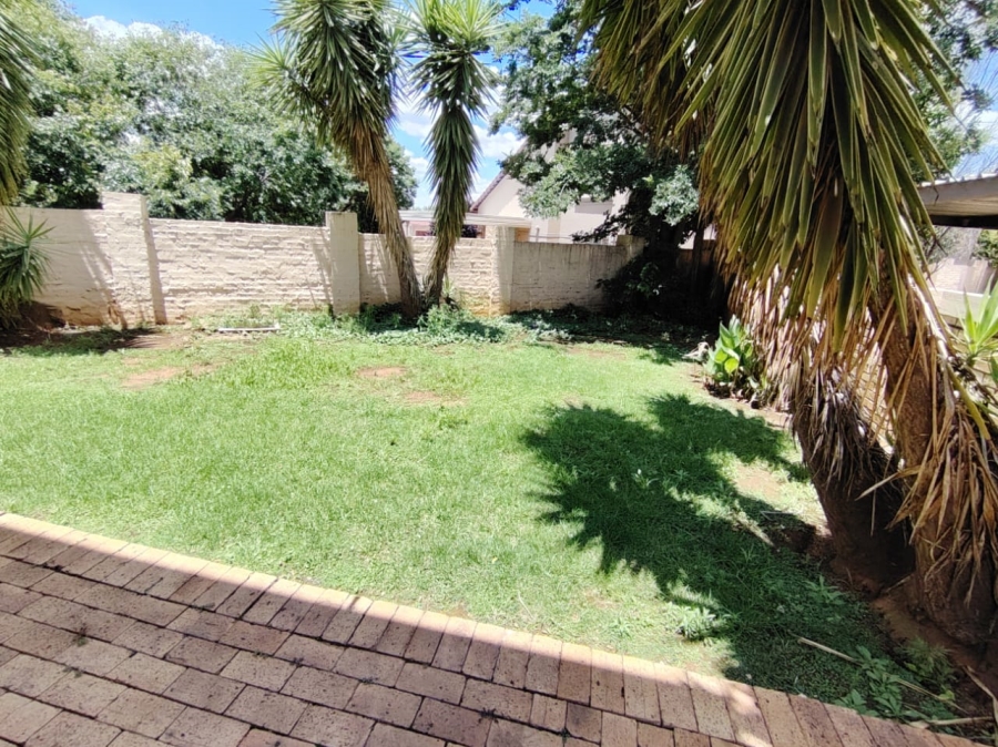 To Let 2 Bedroom Property for Rent in Heuwelsig Estate Gauteng
