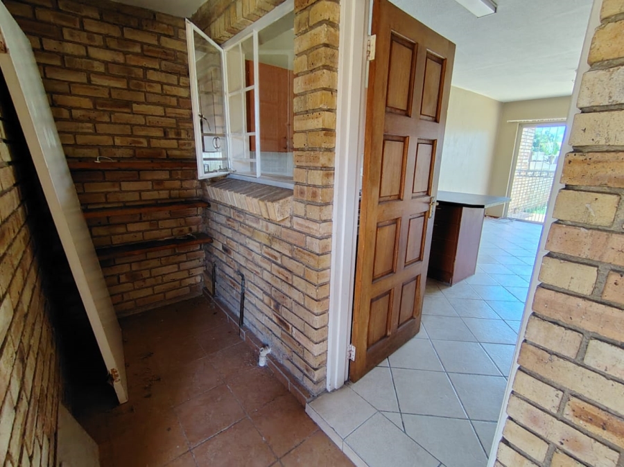 To Let 2 Bedroom Property for Rent in Heuwelsig Estate Gauteng