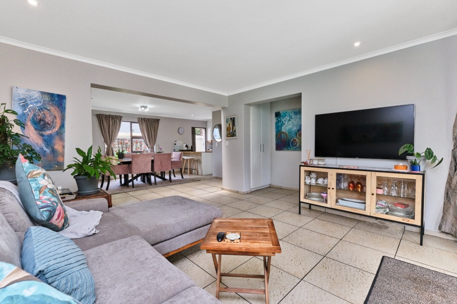 3 Bedroom Property for Sale in Magaliessig Gauteng