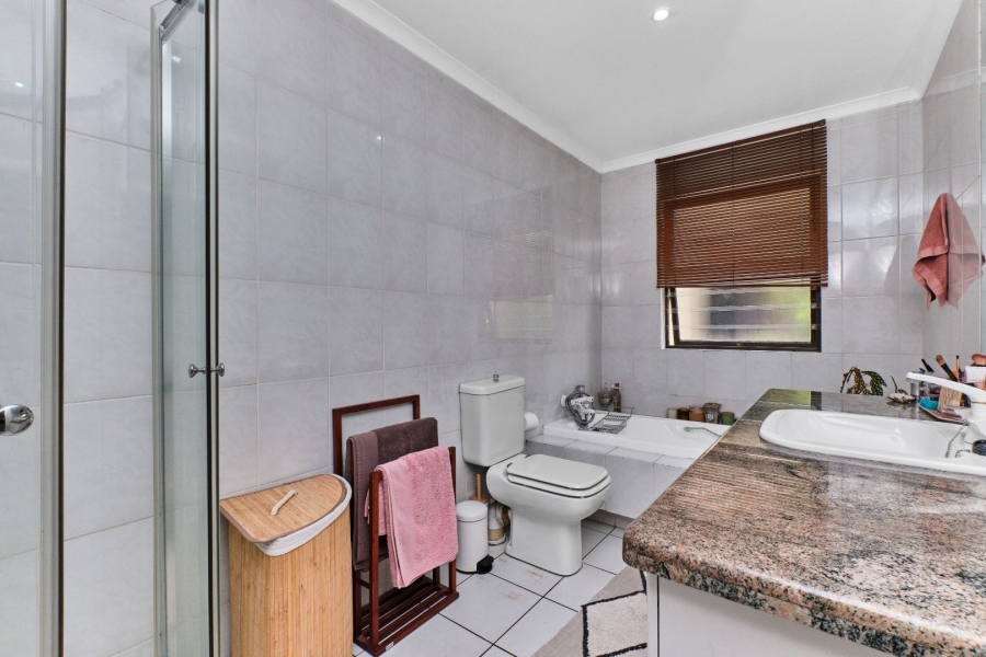 3 Bedroom Property for Sale in Magaliessig Gauteng