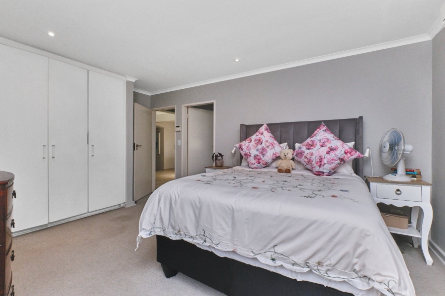 3 Bedroom Property for Sale in Magaliessig Gauteng