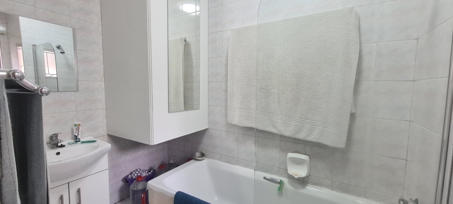 1 Bedroom Property for Sale in Morningside Gauteng