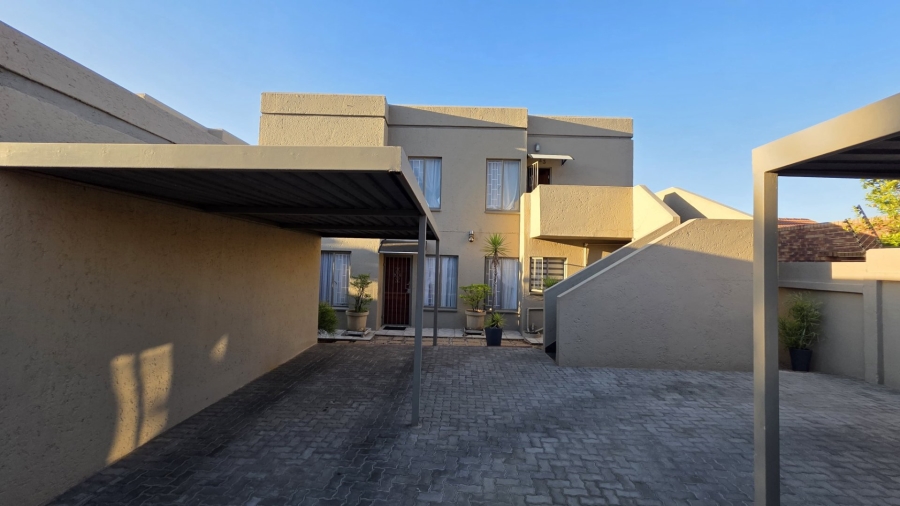 2 Bedroom Property for Sale in Magalieskruin Gauteng