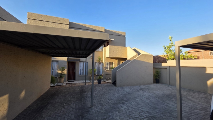 2 Bedroom Property for Sale in Magalieskruin Gauteng
