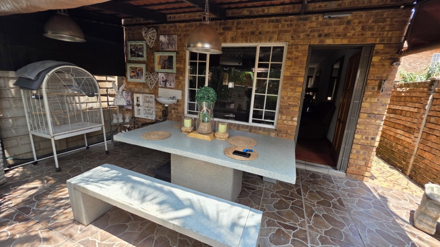 2 Bedroom Property for Sale in Annlin Gauteng