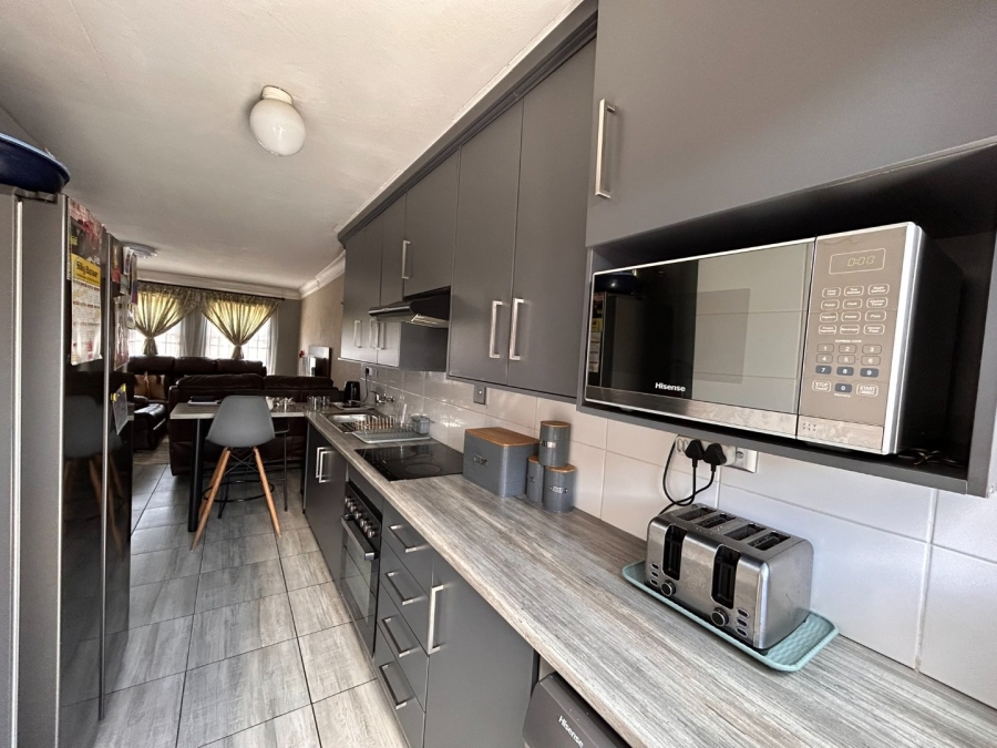 3 Bedroom Property for Sale in Birchleigh North Gauteng