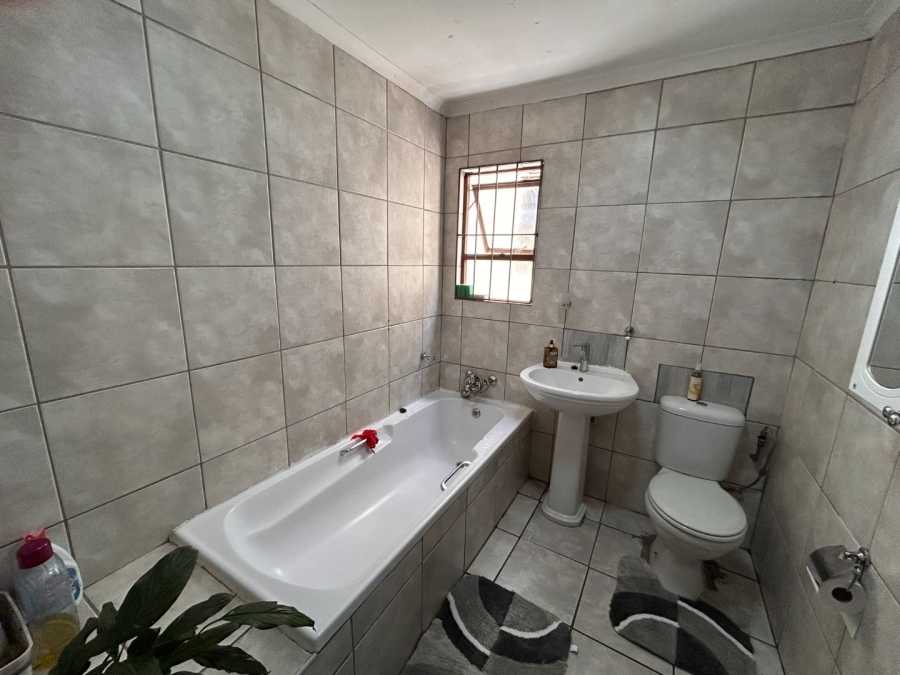 3 Bedroom Property for Sale in Birchleigh North Gauteng
