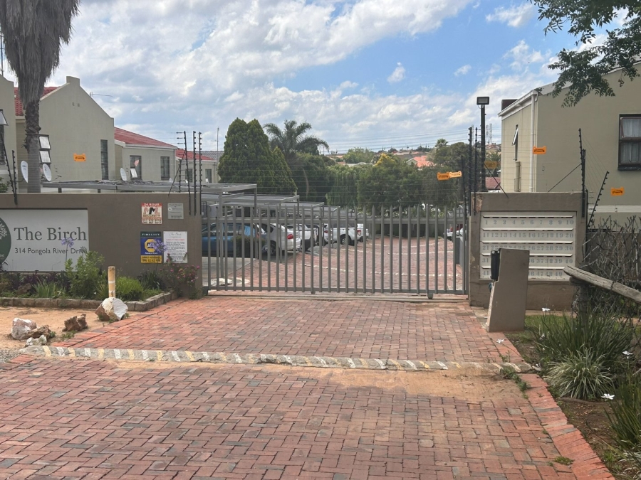 3 Bedroom Property for Sale in Birchleigh North Gauteng