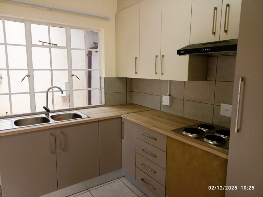 To Let 2 Bedroom Property for Rent in Weltevreden Park Gauteng