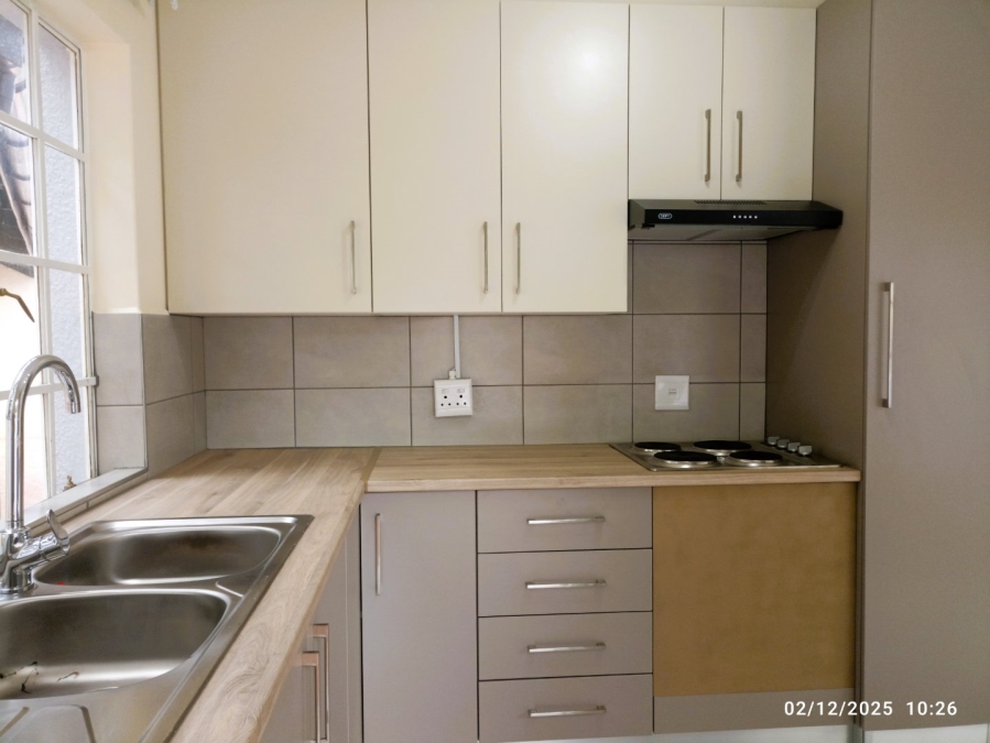 To Let 2 Bedroom Property for Rent in Weltevreden Park Gauteng