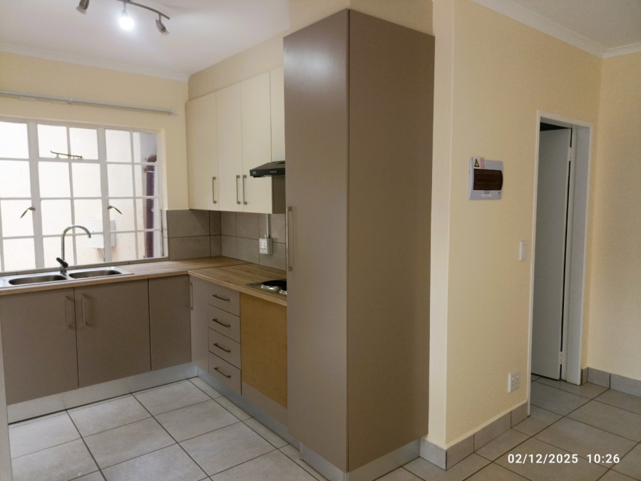 To Let 2 Bedroom Property for Rent in Weltevreden Park Gauteng