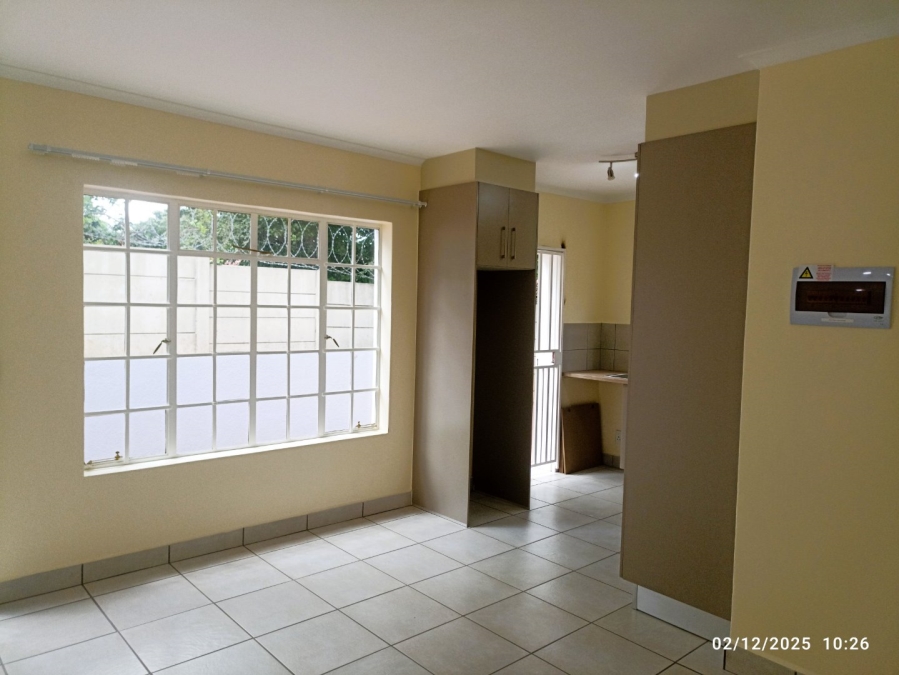 To Let 2 Bedroom Property for Rent in Weltevreden Park Gauteng
