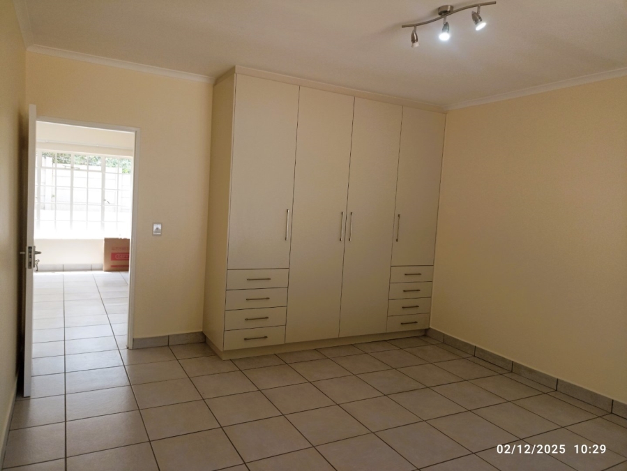 To Let 2 Bedroom Property for Rent in Weltevreden Park Gauteng