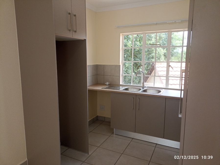 To Let 2 Bedroom Property for Rent in Weltevreden Park Gauteng