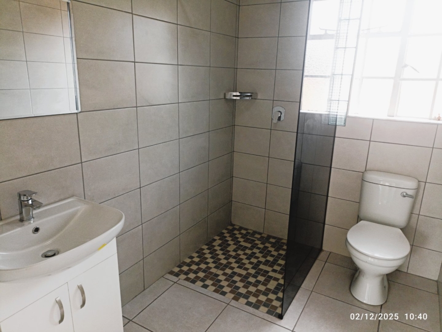 To Let 2 Bedroom Property for Rent in Weltevreden Park Gauteng