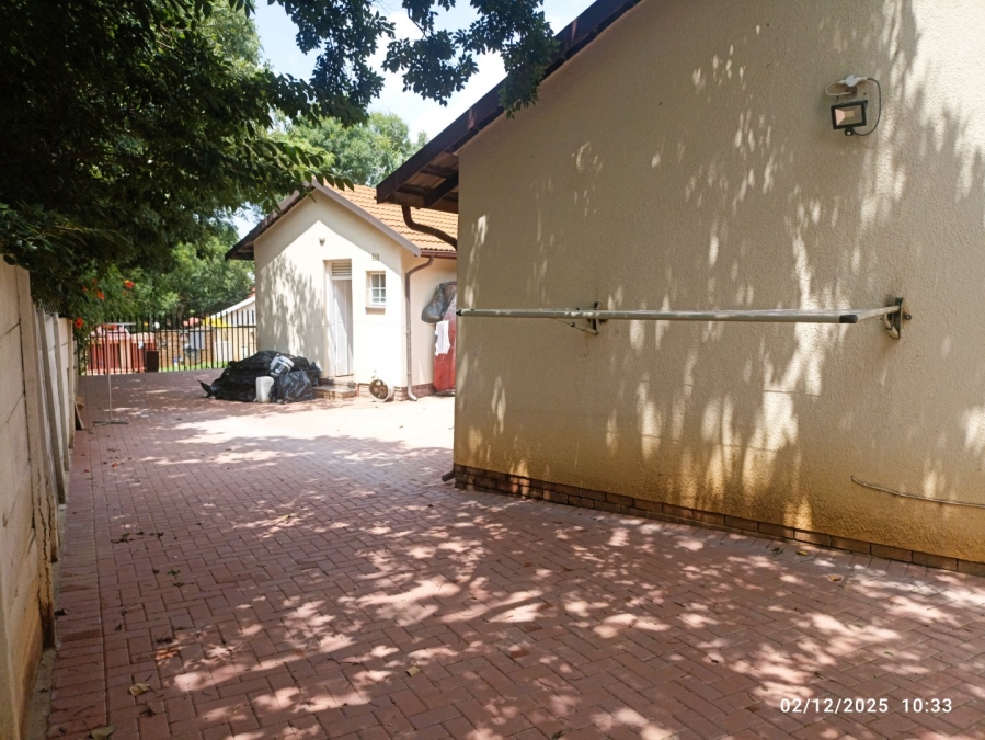 To Let 2 Bedroom Property for Rent in Weltevreden Park Gauteng