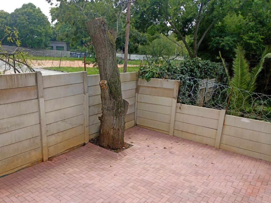 To Let 2 Bedroom Property for Rent in Weltevreden Park Gauteng