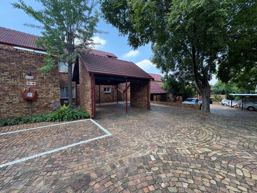 2 Bedroom Property for Sale in Zwartkop Gauteng