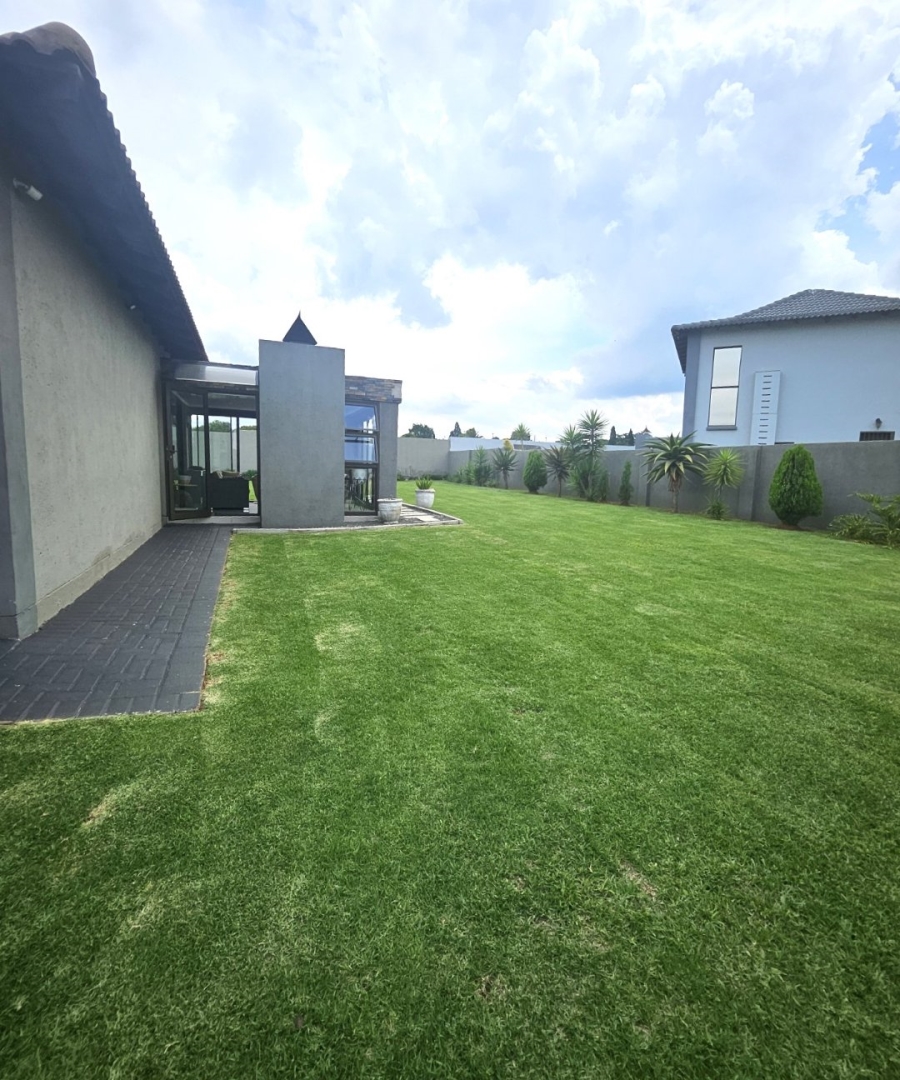 3 Bedroom Property for Sale in Halfway House Gauteng