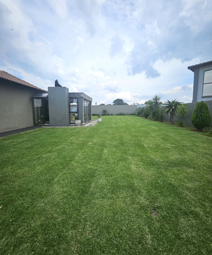 3 Bedroom Property for Sale in Halfway House Gauteng