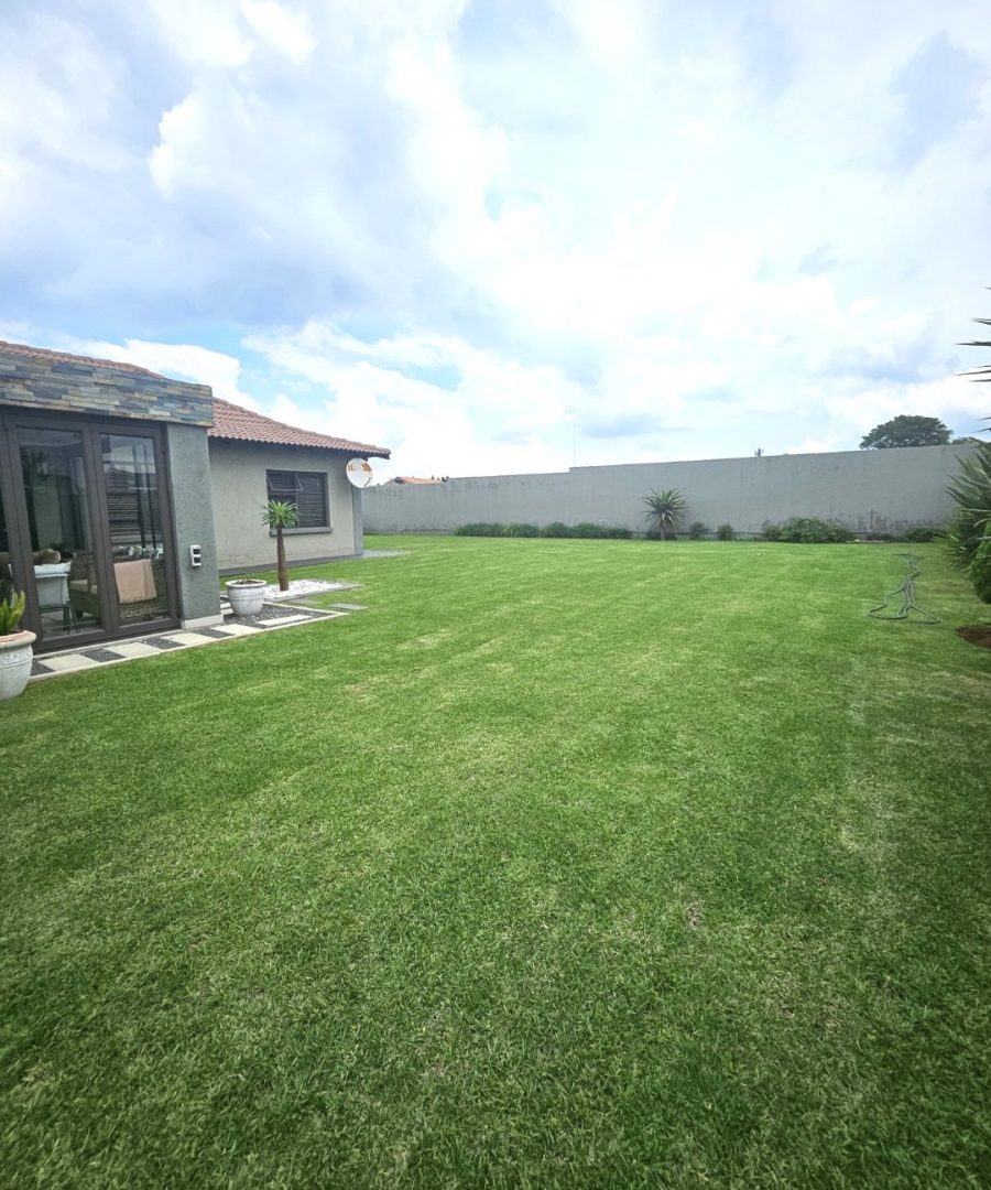 3 Bedroom Property for Sale in Halfway House Gauteng