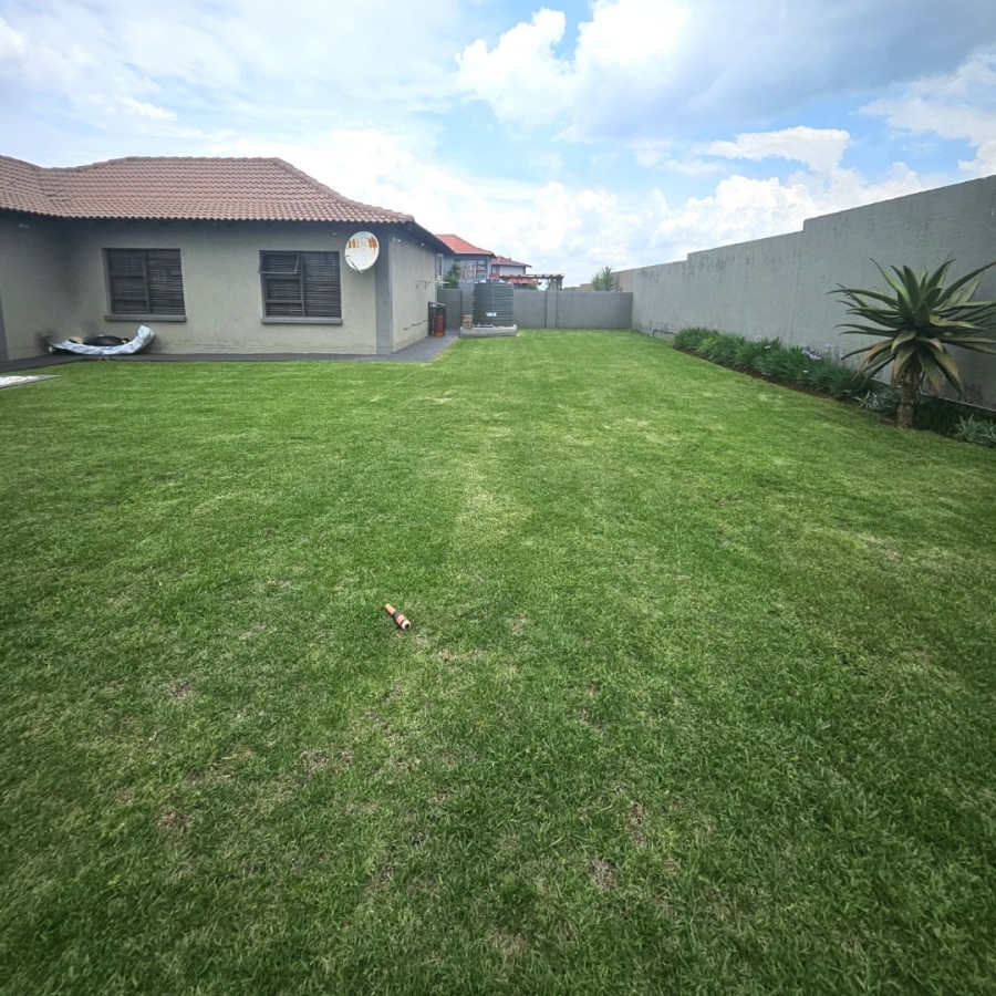 3 Bedroom Property for Sale in Halfway House Gauteng