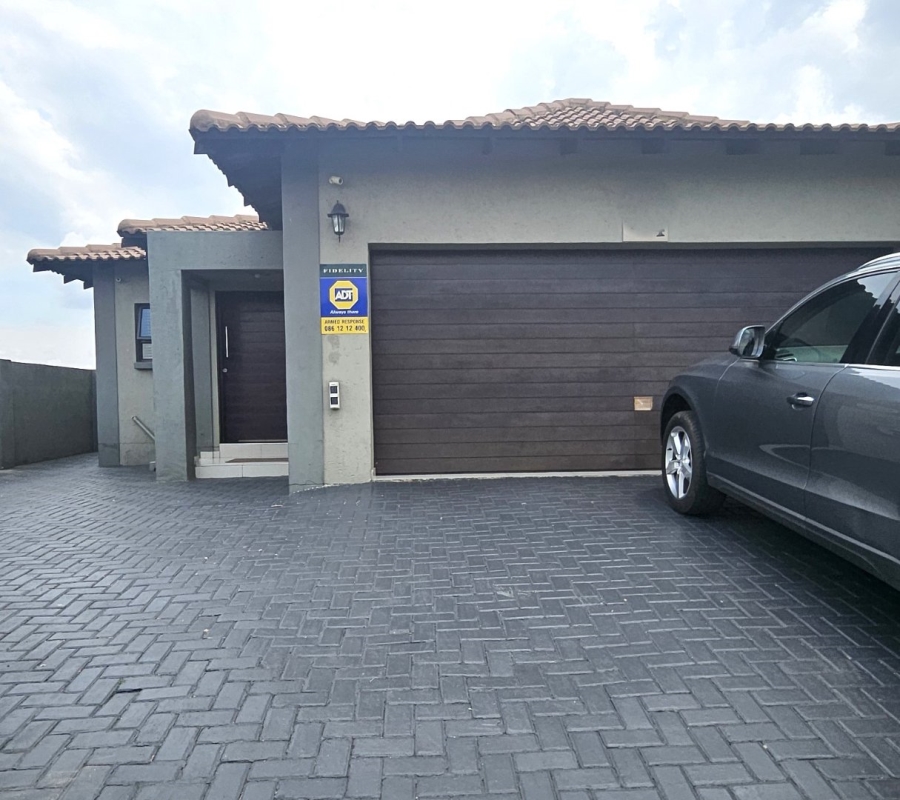 3 Bedroom Property for Sale in Halfway House Gauteng