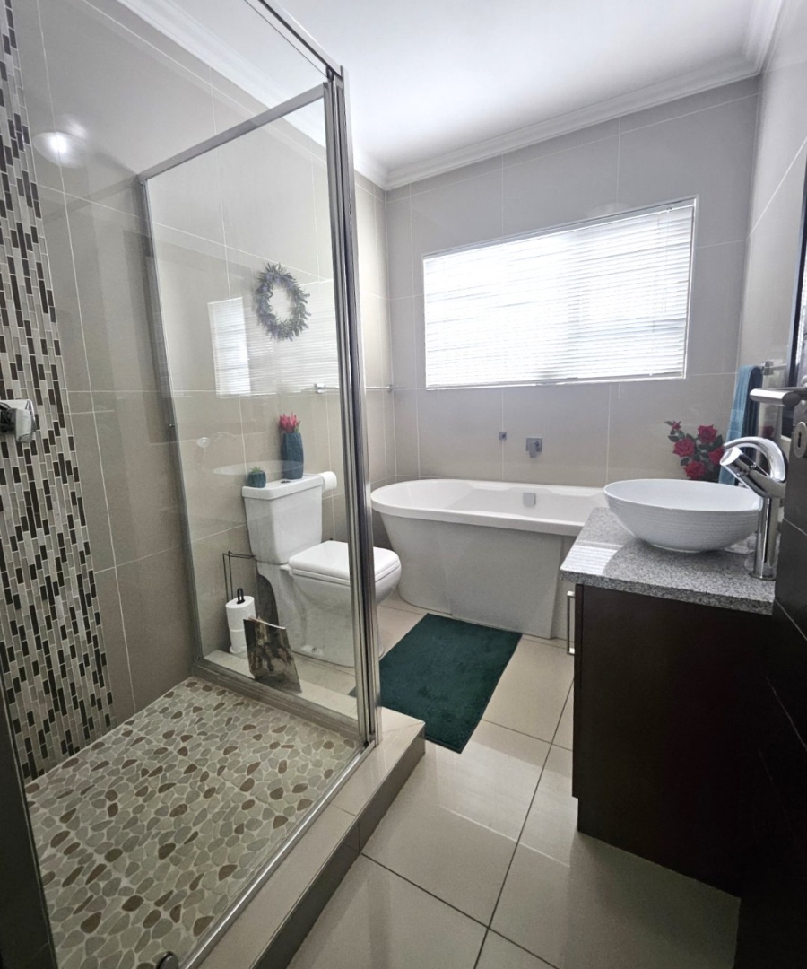 3 Bedroom Property for Sale in Halfway House Gauteng