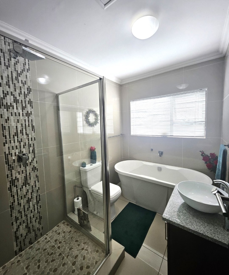 3 Bedroom Property for Sale in Halfway House Gauteng