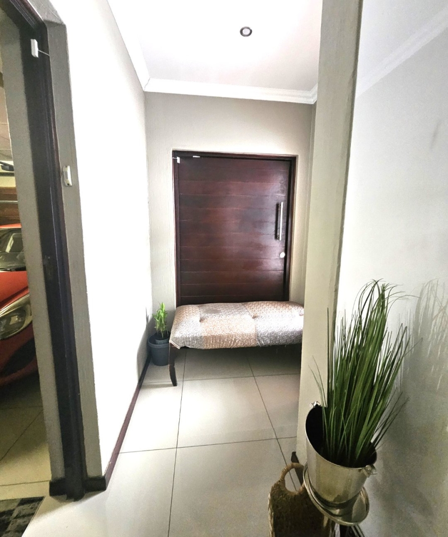 3 Bedroom Property for Sale in Halfway House Gauteng