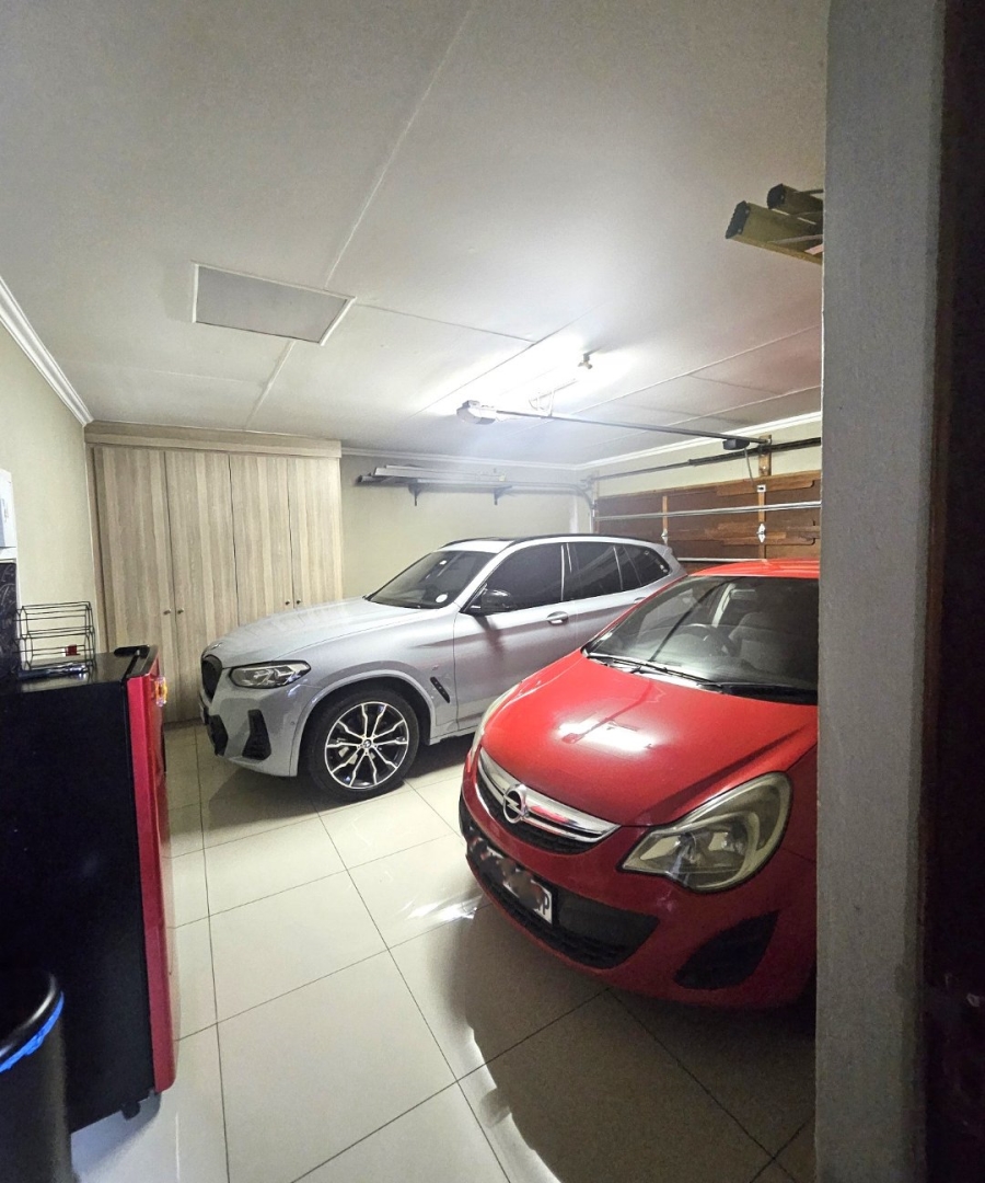 3 Bedroom Property for Sale in Halfway House Gauteng