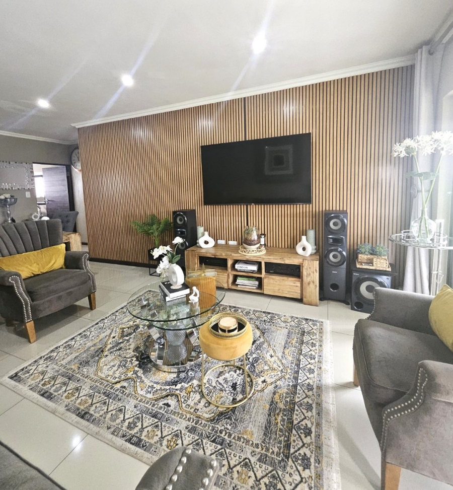 3 Bedroom Property for Sale in Halfway House Gauteng