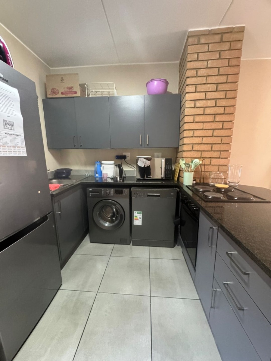 To Let 2 Bedroom Property for Rent in Vorna Valley Gauteng