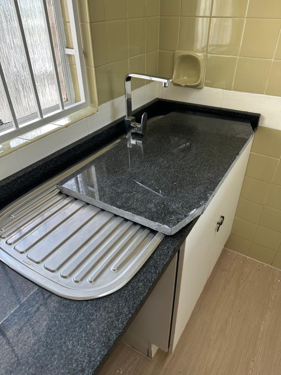 To Let 1 Bedroom Property for Rent in Groenkloof Gauteng