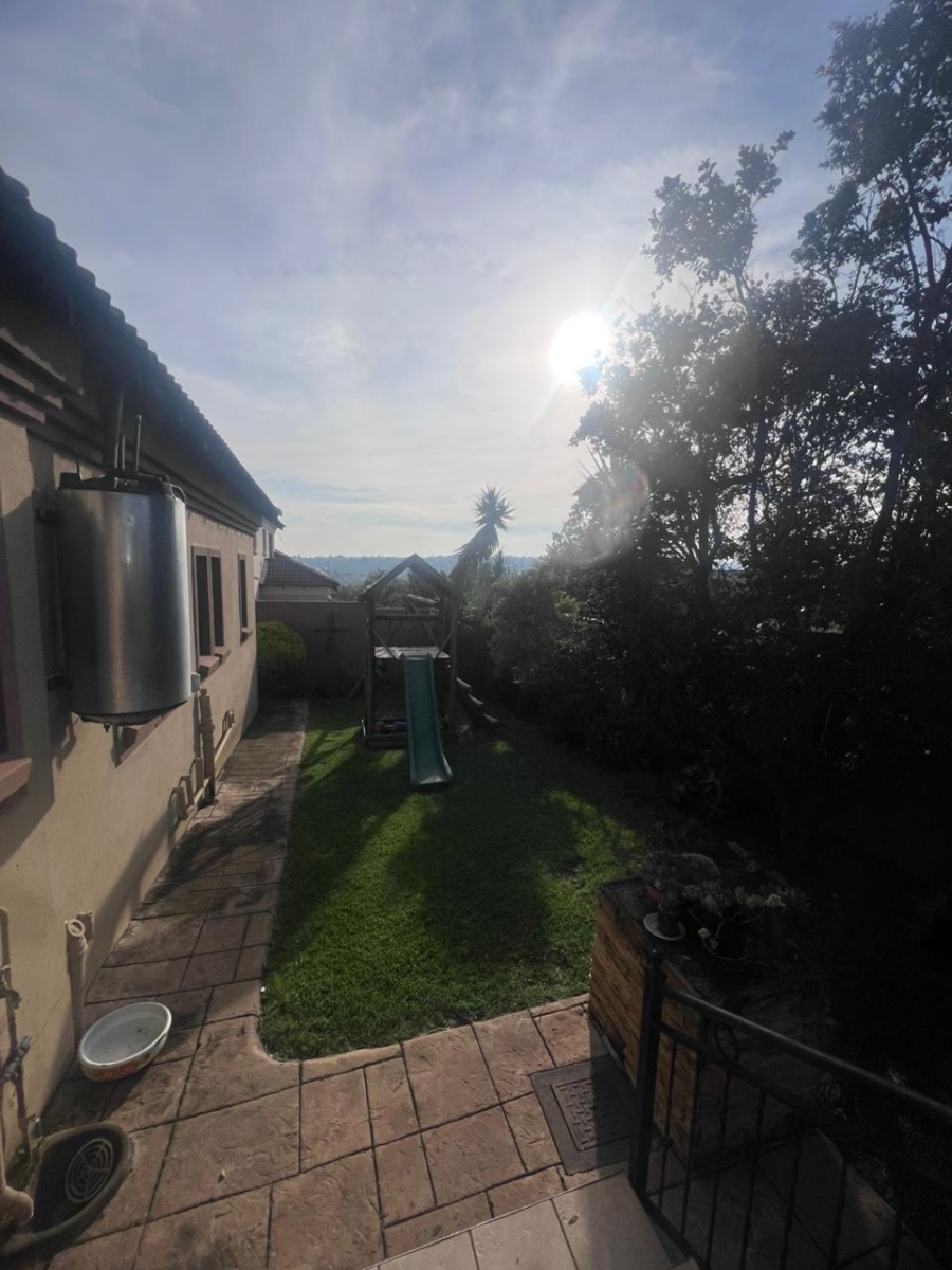  Bedroom Property for Sale in Thatchfield Estate Gauteng