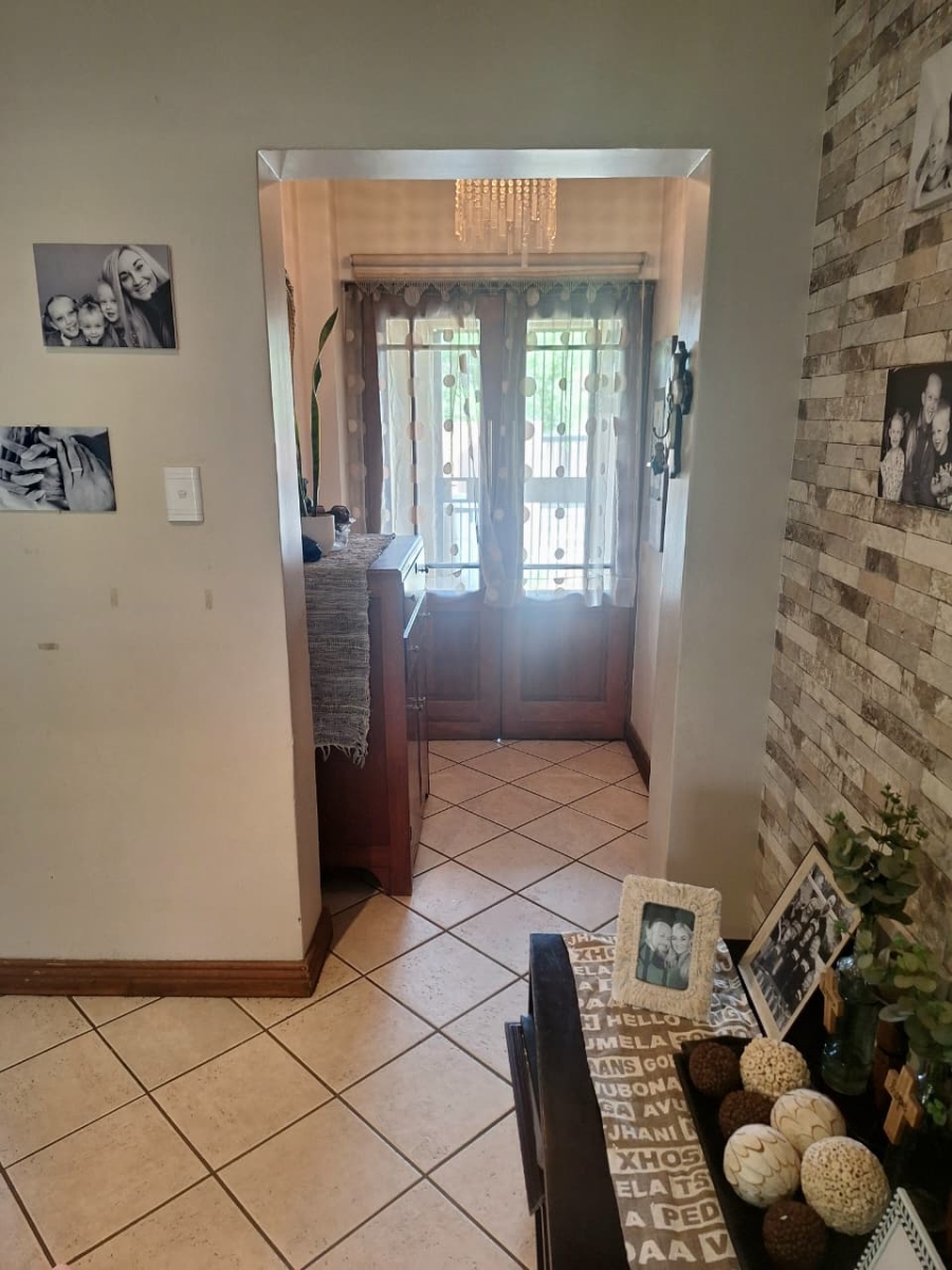  Bedroom Property for Sale in Thatchfield Estate Gauteng