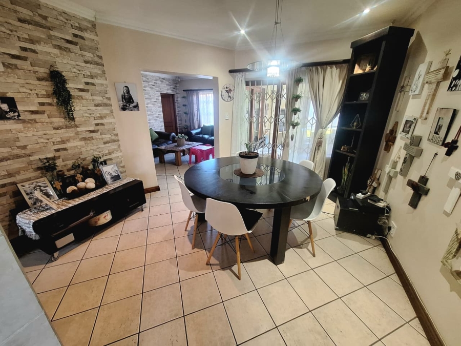  Bedroom Property for Sale in Thatchfield Estate Gauteng