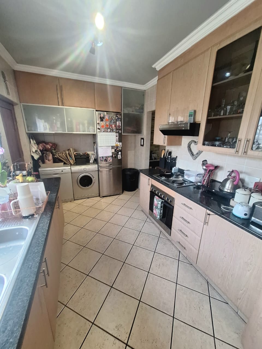  Bedroom Property for Sale in Thatchfield Estate Gauteng