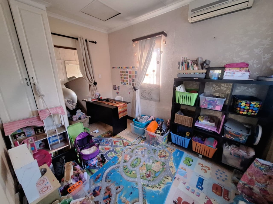  Bedroom Property for Sale in Thatchfield Estate Gauteng