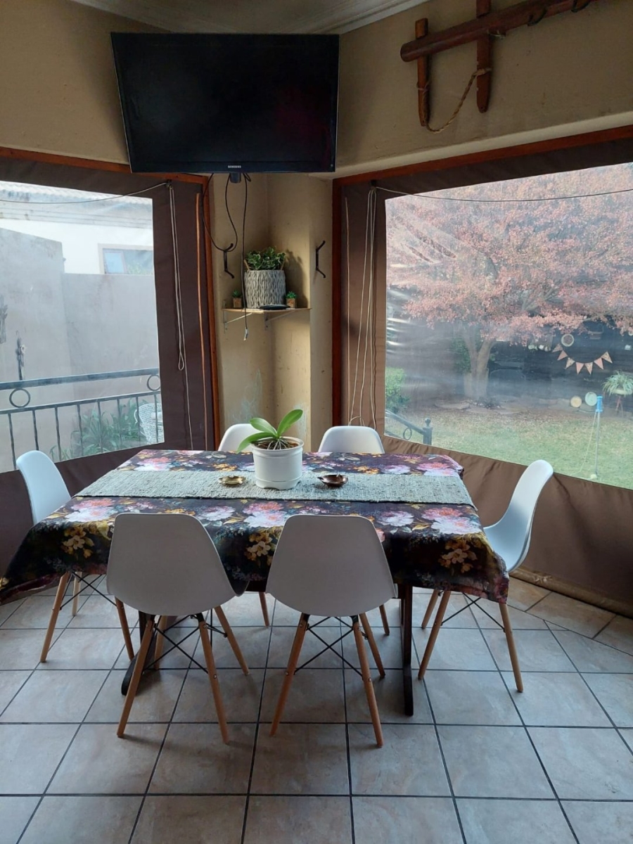  Bedroom Property for Sale in Thatchfield Estate Gauteng