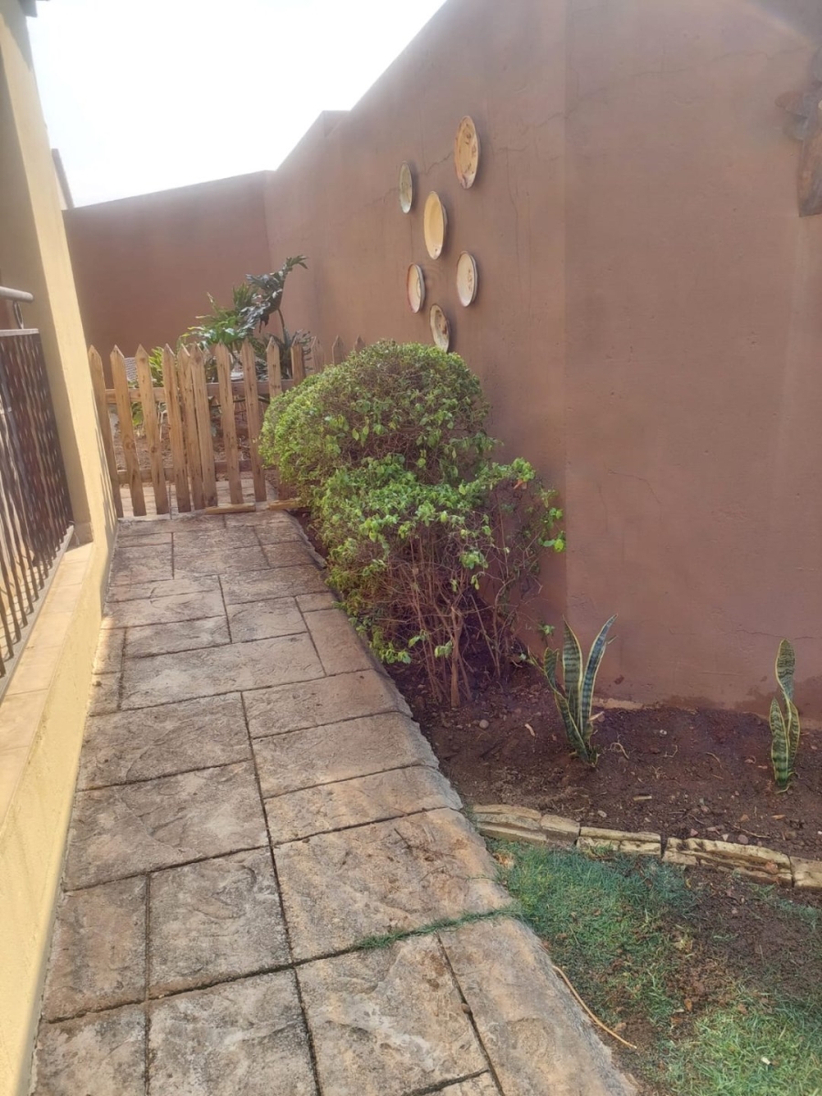  Bedroom Property for Sale in Thatchfield Estate Gauteng