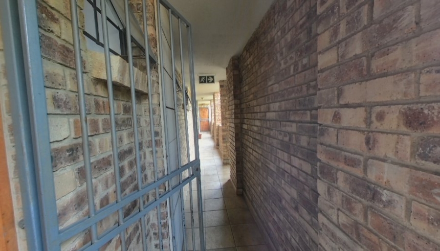 To Let 2 Bedroom Property for Rent in Rooihuiskraal North Gauteng