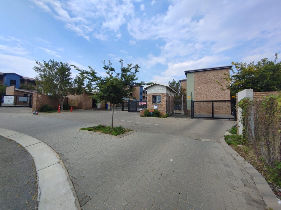 To Let 2 Bedroom Property for Rent in Rooihuiskraal North Gauteng