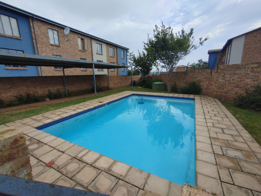 To Let 2 Bedroom Property for Rent in Rooihuiskraal North Gauteng