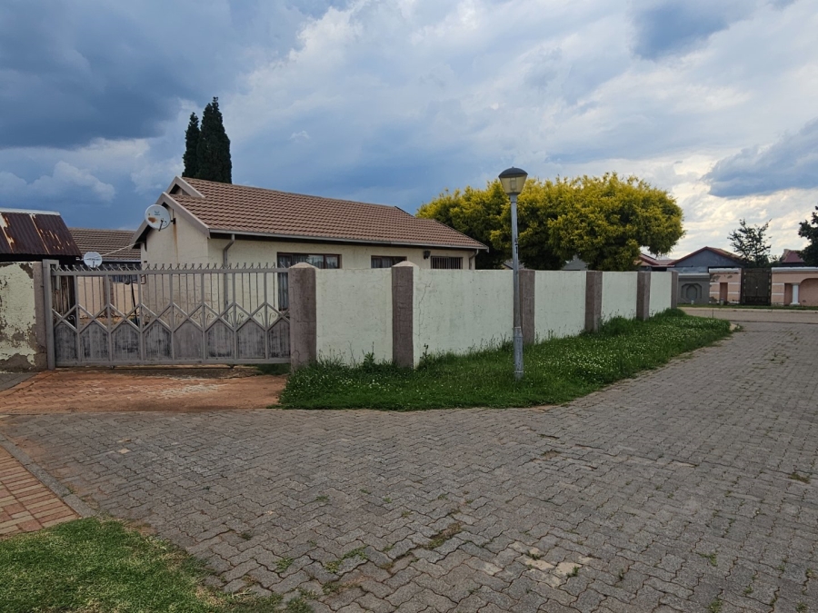 3 Bedroom Property for Sale in Crystal Park Gauteng
