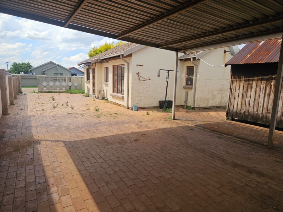 3 Bedroom Property for Sale in Crystal Park Gauteng