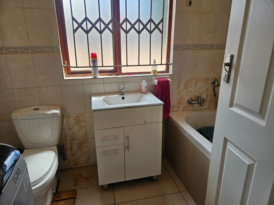 3 Bedroom Property for Sale in Crystal Park Gauteng