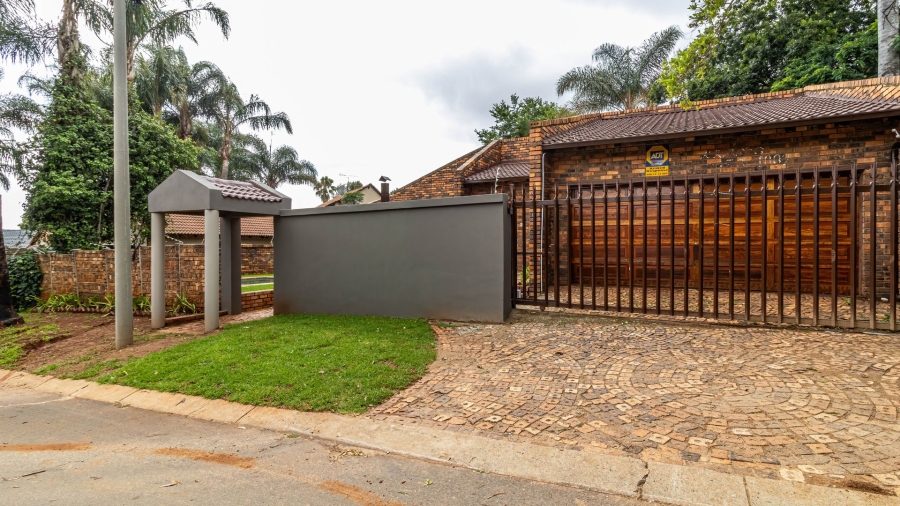 3 Bedroom Property for Sale in Little Falls Gauteng