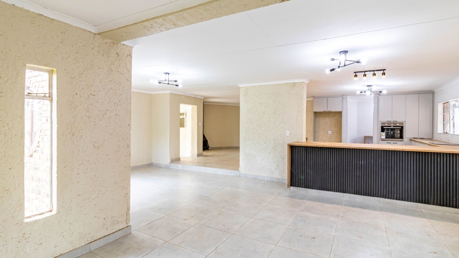 3 Bedroom Property for Sale in Little Falls Gauteng